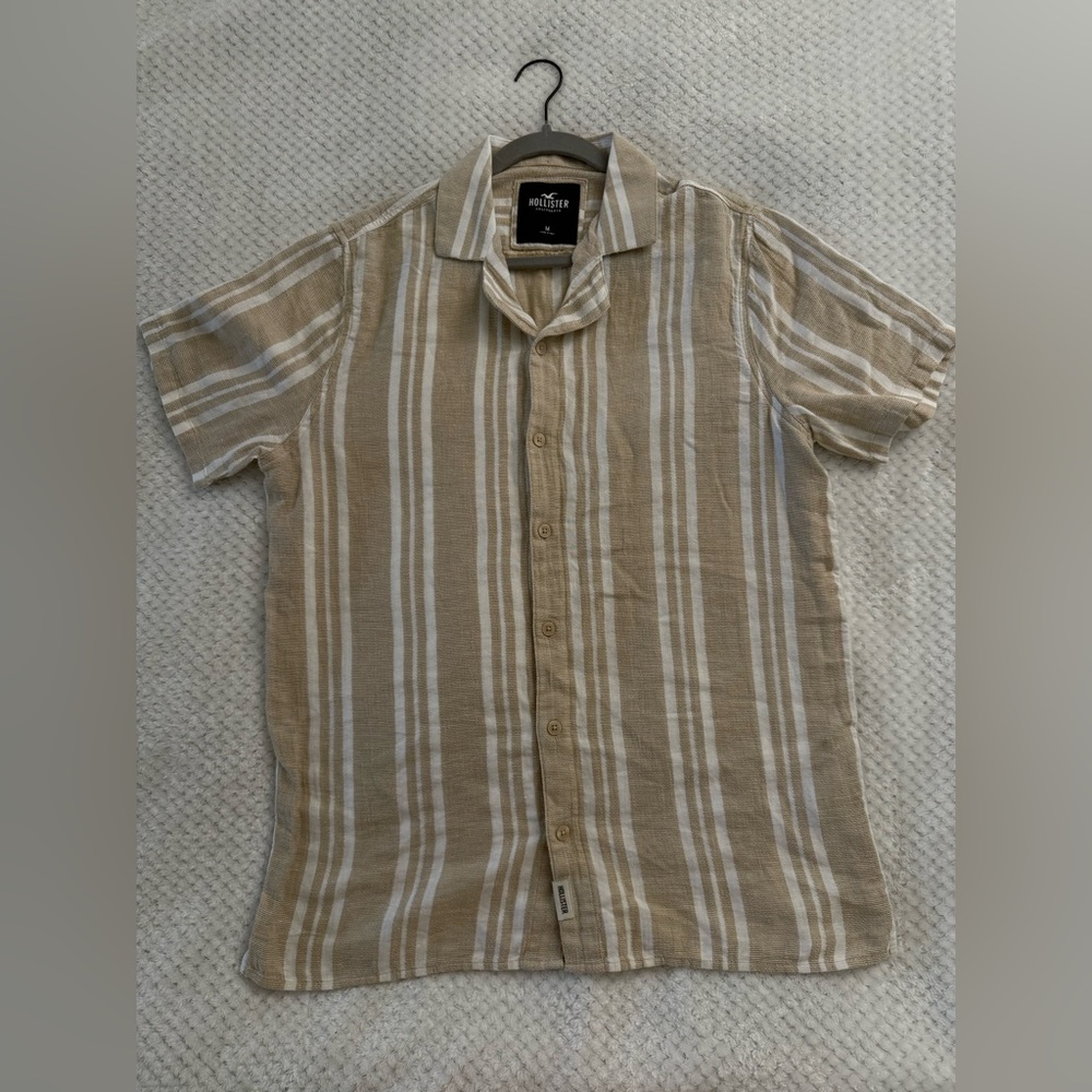 Hollister Men's Beige and White Striped Shirt